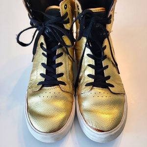 Gold Supras. Size 6